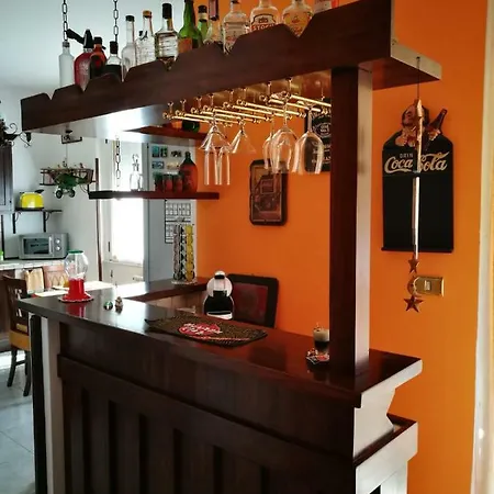 Domus Gialla Piano di Follo
