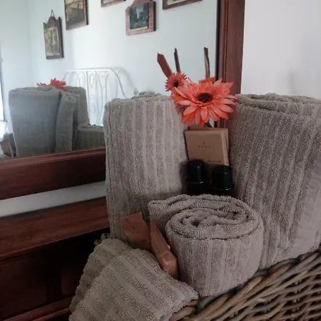 Domus Gialla Piano di Follo