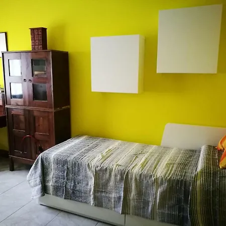 Domus Gialla Piano di Follo