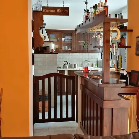 Domus Gialla * Piano di Follo